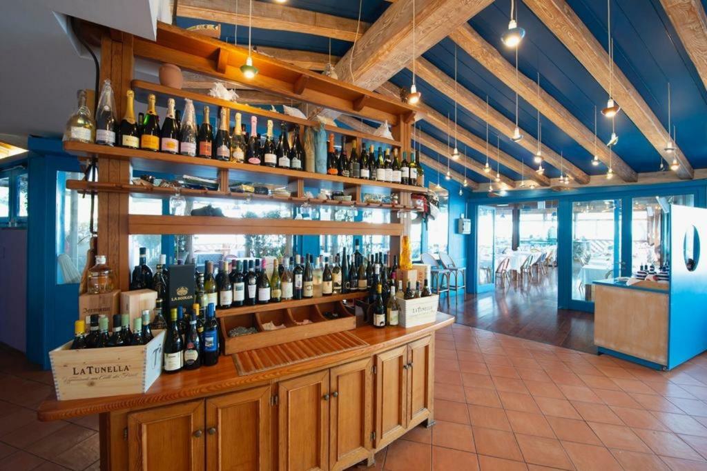 Lo Scoglio Hotel Marina del Cantone ภายนอก รูปภาพ