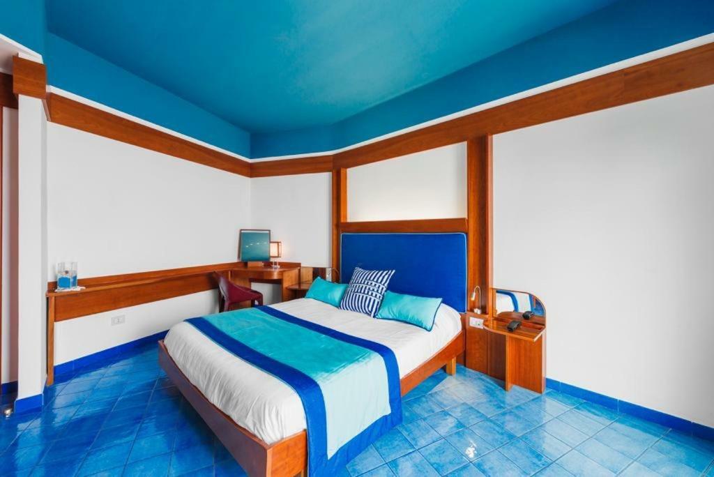 Lo Scoglio Hotel Marina del Cantone ภายนอก รูปภาพ